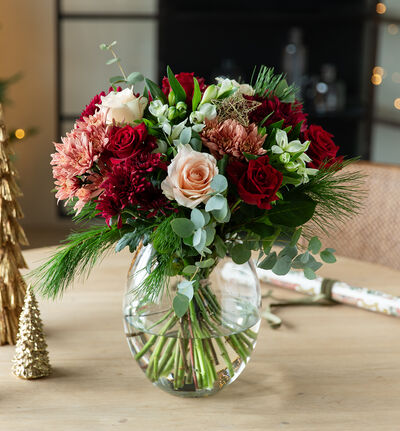 Rosebukett burgunder og fersken Rosebukett burgunder og fersken